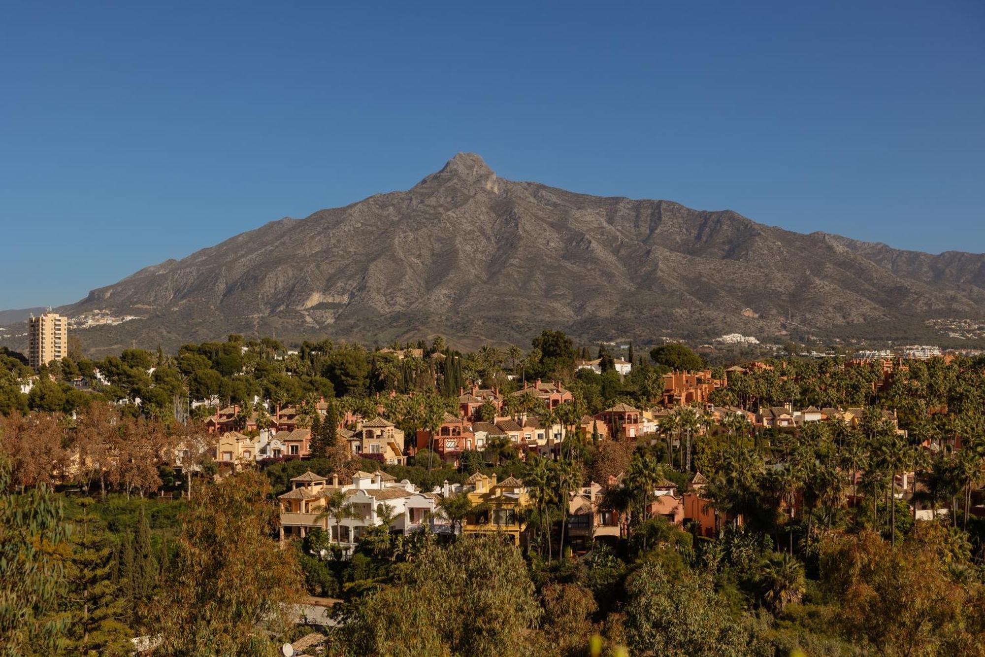 With Large Terrace, Swimming Pool And Areas, Next To Puerto Banus Appartamento Marbella