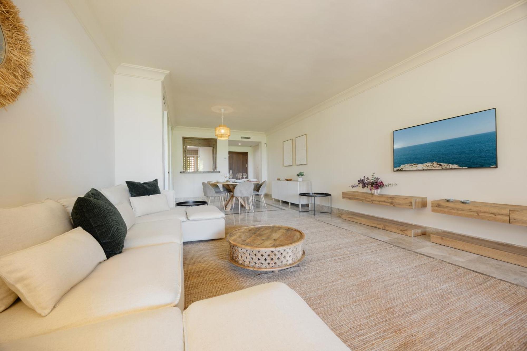 Appartamento With Large Terrace, Swimming Pool And Areas, Next To Puerto Banus Marbella