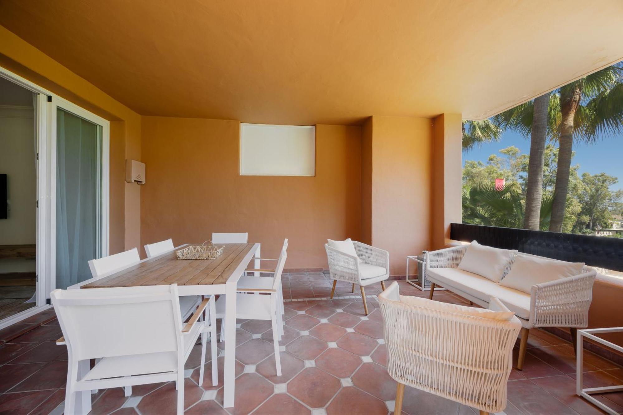 With Large Terrace, Swimming Pool And Areas, Next To Puerto Banus Appartamento