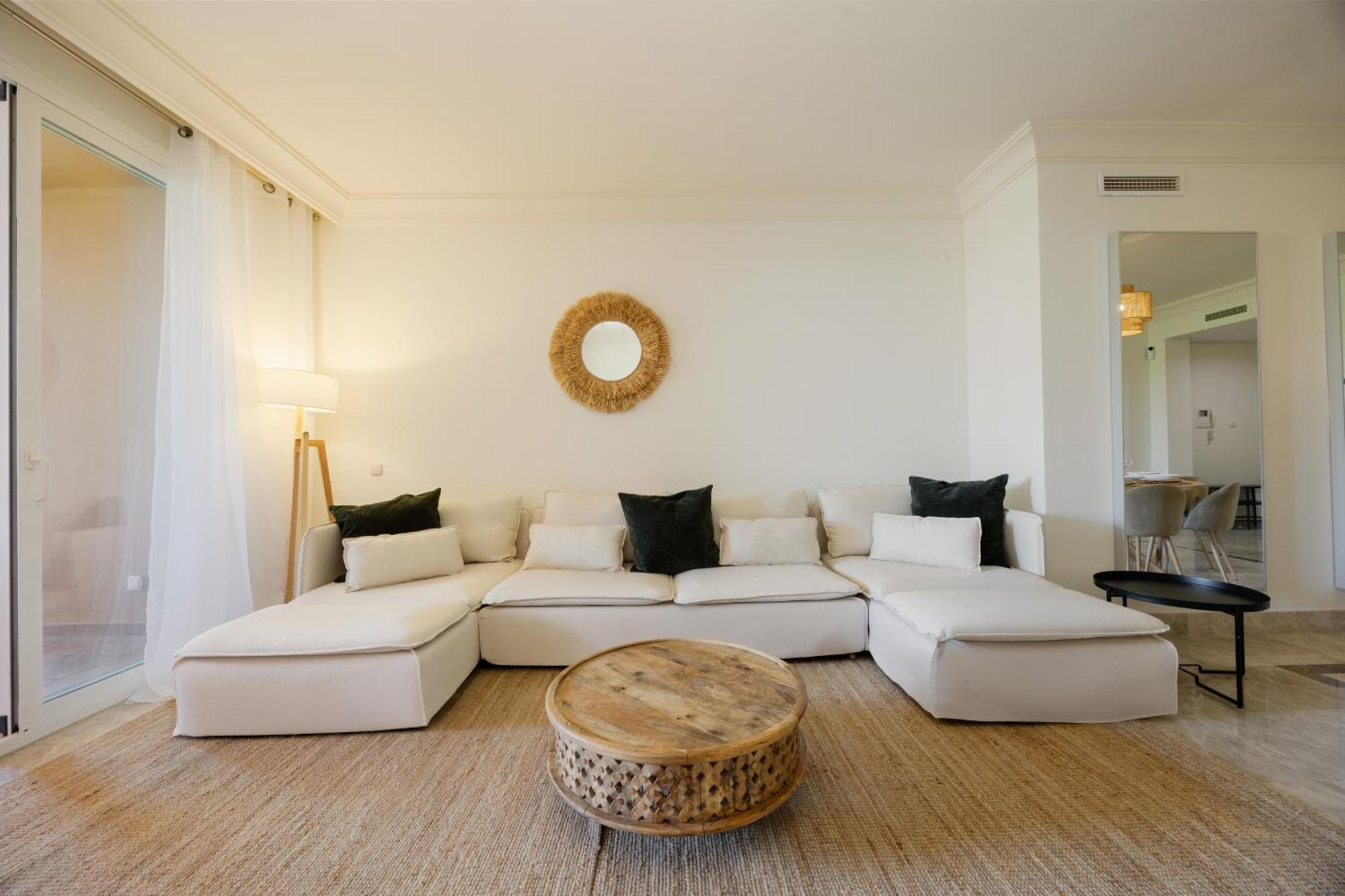 Appartamento With Large Terrace, Swimming Pool And Areas, Next To Puerto Banus Marbella