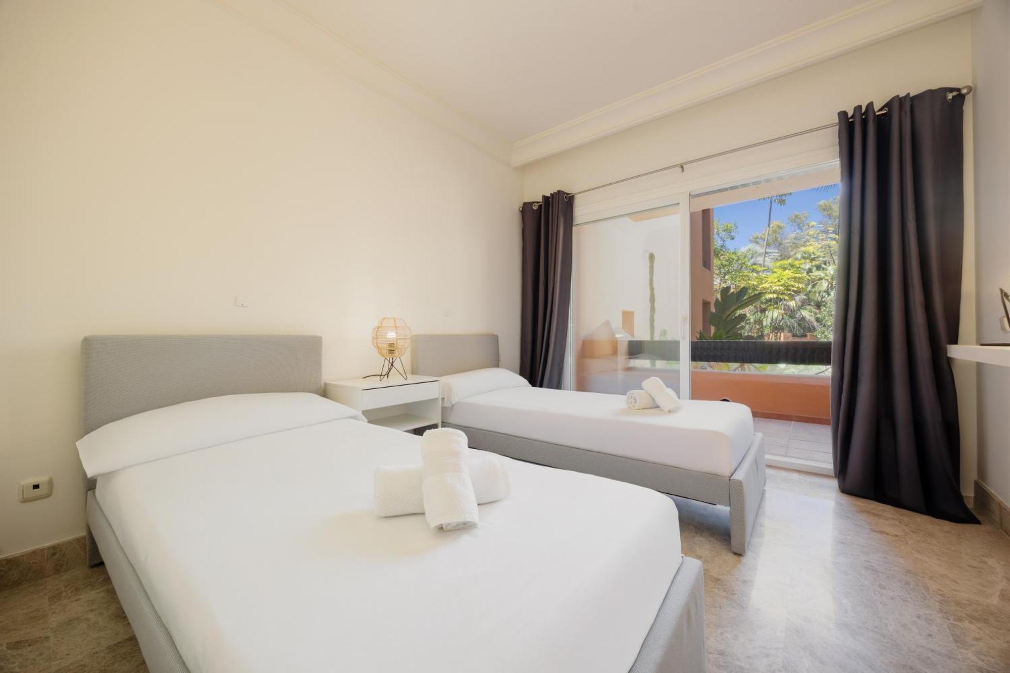 With Large Terrace, Swimming Pool And Areas, Next To Puerto Banus Appartamento