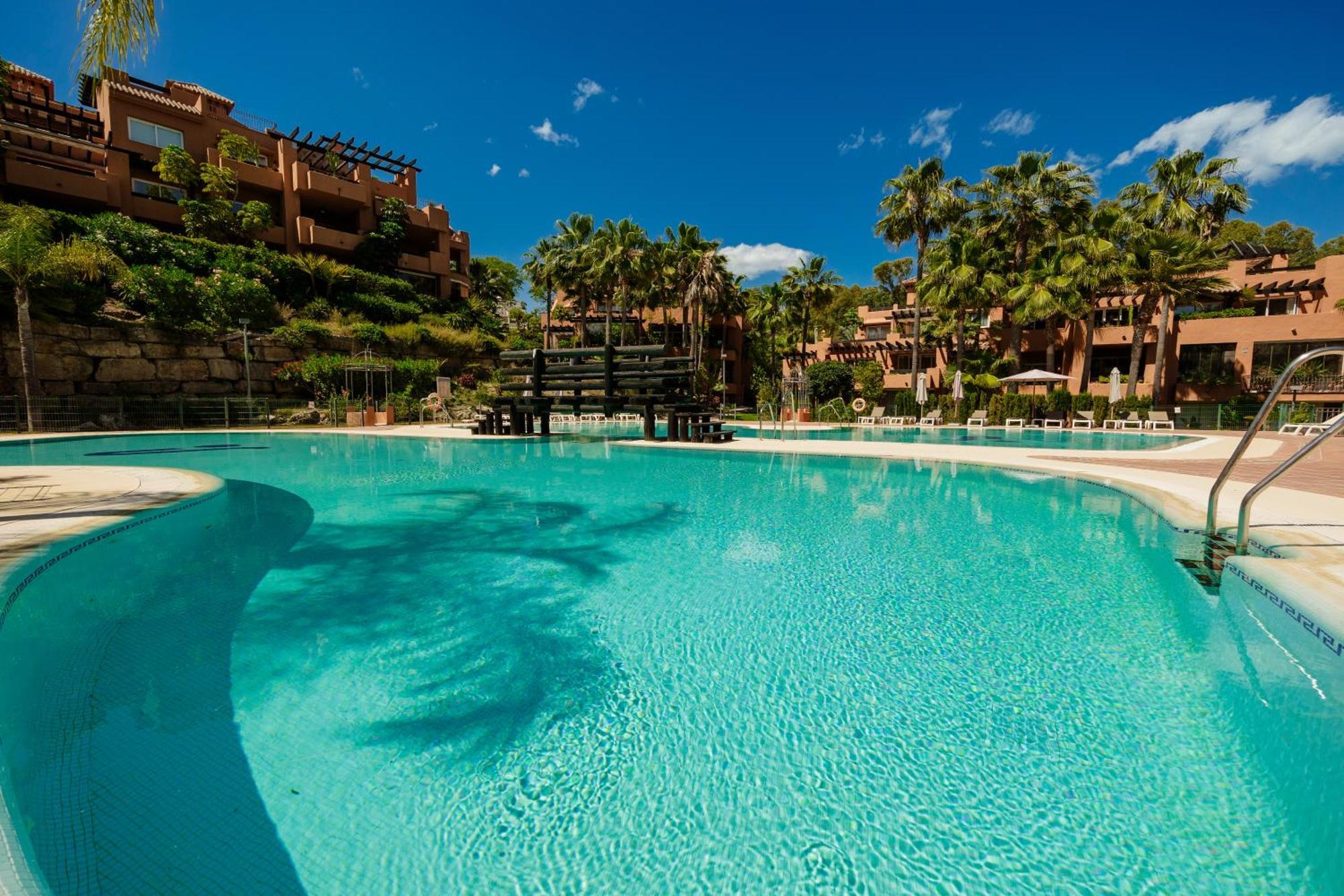 Appartamento With Large Terrace, Swimming Pool And Areas, Next To Puerto Banus *